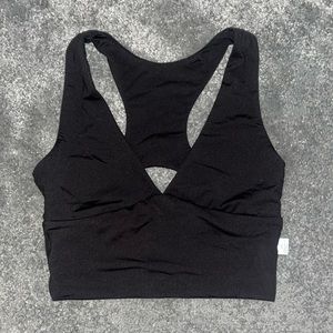 Black crop top can be worn as gym shirt or just regular shirt